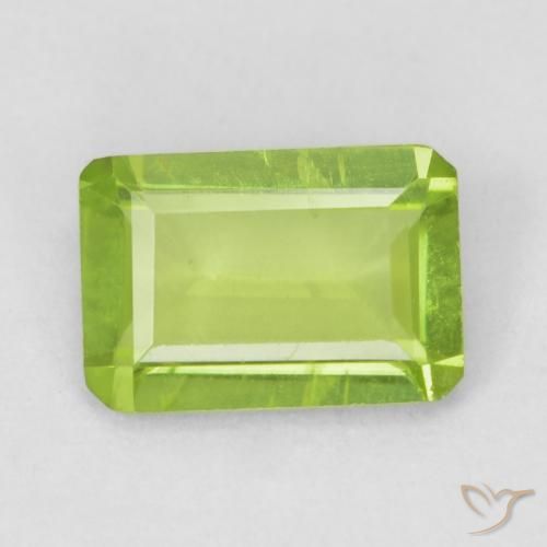 0.76ct 자연스러운 미디엄 그린 감람석, 에메랄드 컷, VS