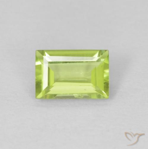 0.56ct 자연스러운 미디엄 그린 감람석, 바게트, VVS-VS