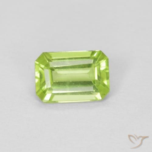 0.55ct 자연스러운 미디엄 그린 감람석, 에메랄드 컷, VVS-VS
