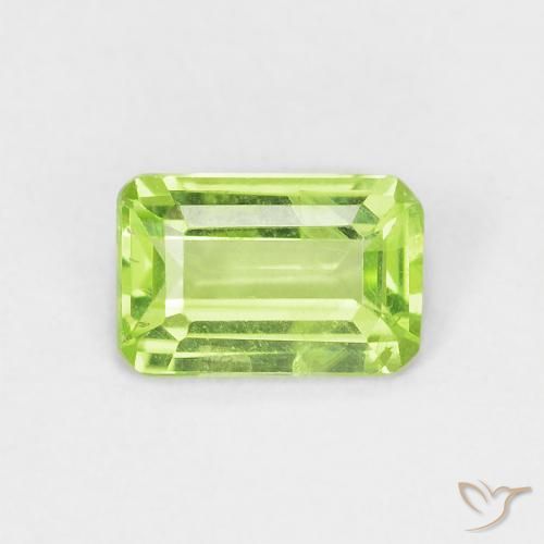 0.54ct 자연스러운 활기찬 녹색 감람석, 에메랄드 컷, VS