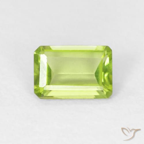 0.57ct 자연스러운 밝은 녹색 감람석, 에메랄드 컷, VVS-VS
