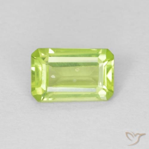 0.52ct 자연스러운 밝은 녹색 감람석, 에메랄드 컷, VS
