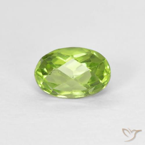 0.68ct 자연스러운 라이트 라이블리 그린 감람석, 타원형, VVS-VS