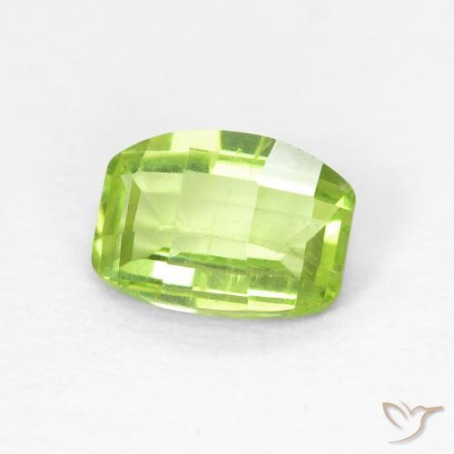 1.05ct 자연스러운 활기찬 녹색 감람석, 방석, VS