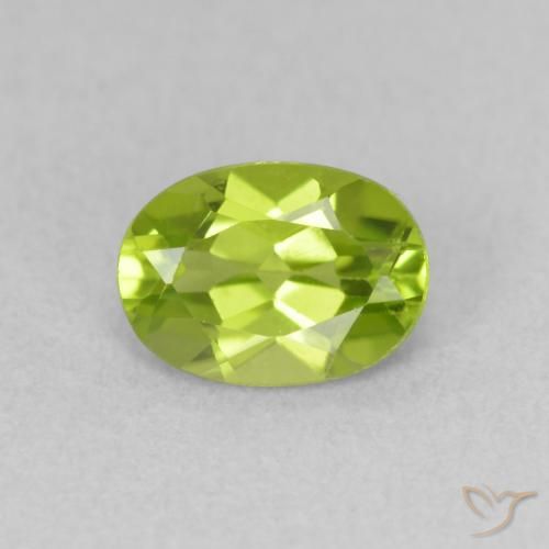 0.95ct 자연스러운 미디엄 그린 감람석, 타원형, VVS-VS