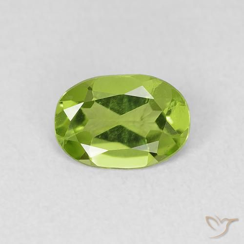 0.70ct 자연스러운 활기찬 녹색 감람석, 타원형, VVS-VS