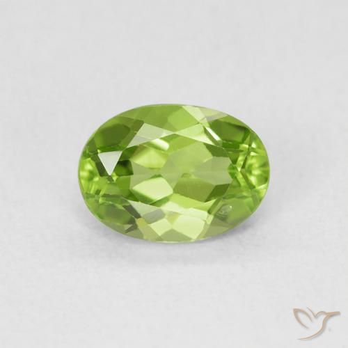 1.00ct 자연스러운 활기찬 녹색 감람석, 타원형, VVS-VS