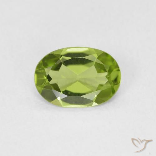 0.70ct 자연스러운 활기찬 녹색 감람석, 타원형, VVS-VS