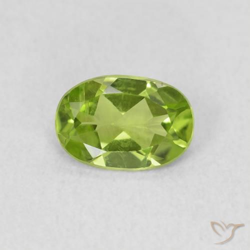 0.73ct 자연스러운 활기찬 녹색 감람석, 타원형, VS