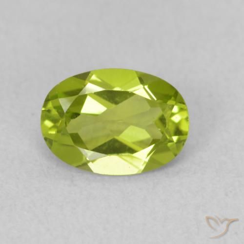 0.80ct 자연스러운 활기찬 녹색 감람석, 타원형, VS