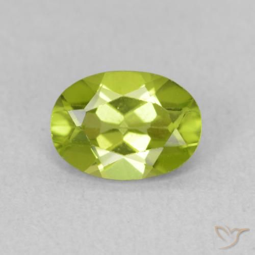 0.78ct 자연스러운 미디엄 그린 감람석, 타원형, VS
