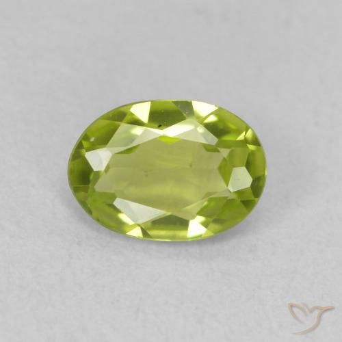 0.68ct 자연스러운 활기찬 녹색 감람석, 타원형, VVS-VS