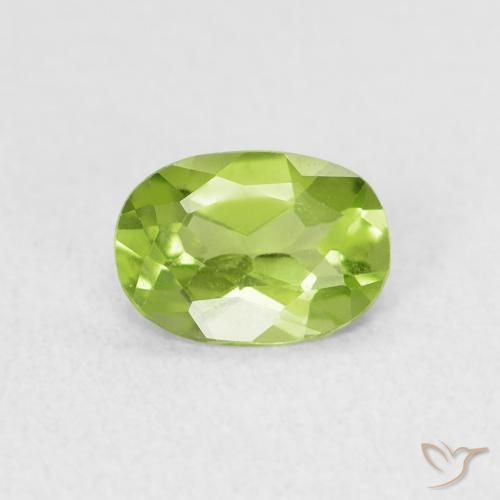 0.76ct 자연스러운 미디엄 그린 감람석, 타원형, VVS-VS