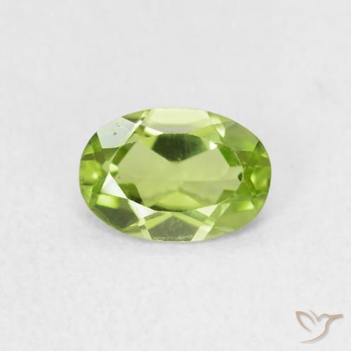 0.69ct 자연스러운 미디엄 그린 감람석, 타원형, VVS-VS