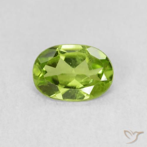 0.76ct 자연스러운 미디엄 그린 감람석, 타원형, VS