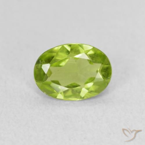 0.68ct 자연스러운 활기찬 녹색 감람석, 타원형, VS