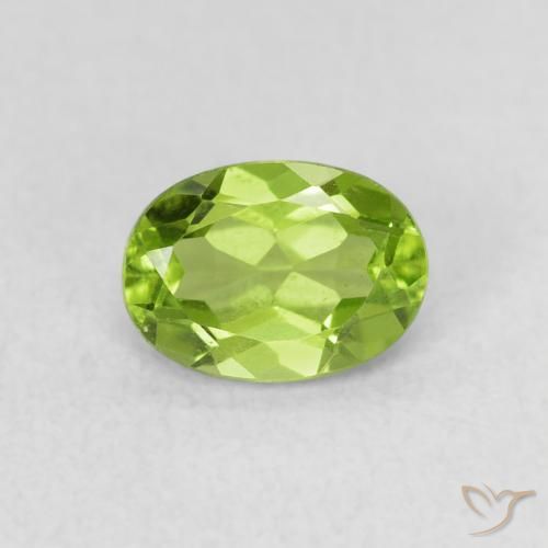 0.95ct 자연스러운 활기찬 녹색 감람석, 타원형, VS