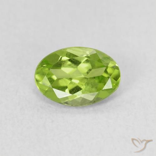 0.73ct 자연스러운 활기찬 녹색 감람석, 타원형, VS