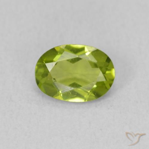 0.81ct 자연스러운 활기찬 녹색 감람석, 타원형, VS