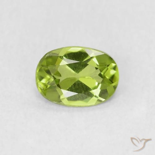 0.76ct 자연스러운 미디엄 그린 감람석, 타원형, VS