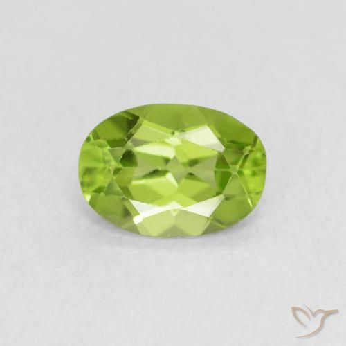 0.81ct 자연스러운 활기찬 녹색 감람석, 타원형, VS