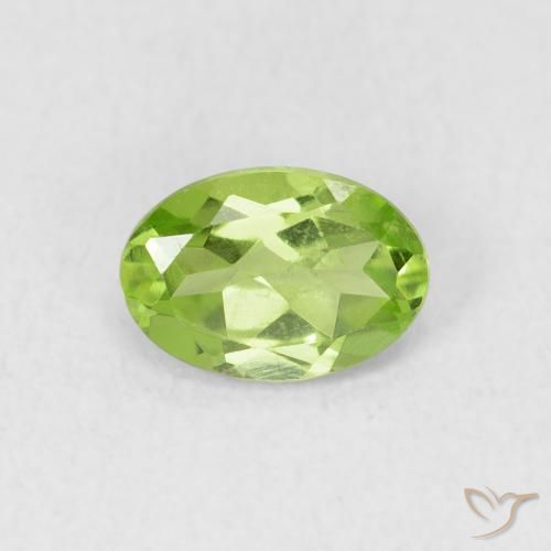 0.84ct 자연스러운 활기찬 녹색 감람석, 타원형, VS