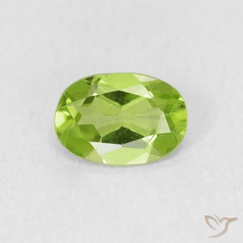 0.74ct 자연스러운 활기찬 녹색 감람석, 타원형, VS