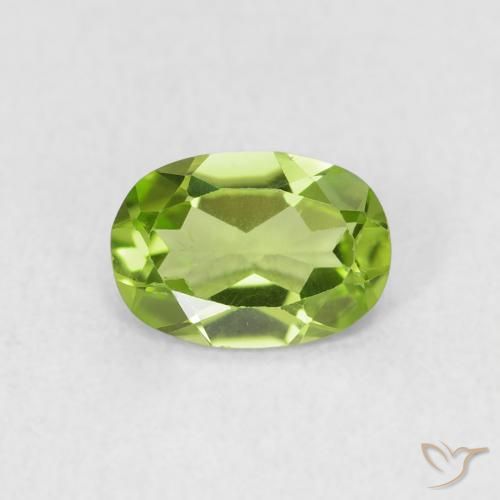0.76ct 자연스러운 미디엄 그린 감람석, 타원형, VS