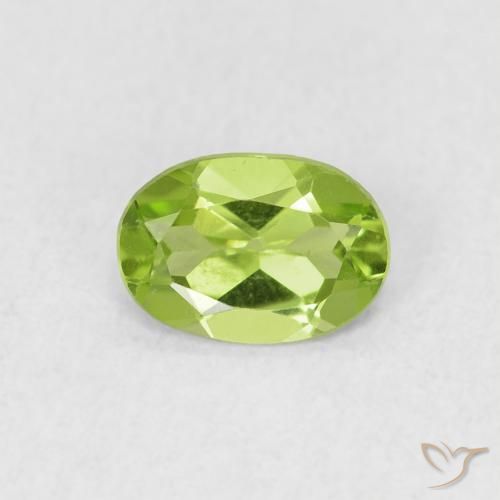 0.71ct 자연스러운 미디엄 그린 감람석, 타원형, VS