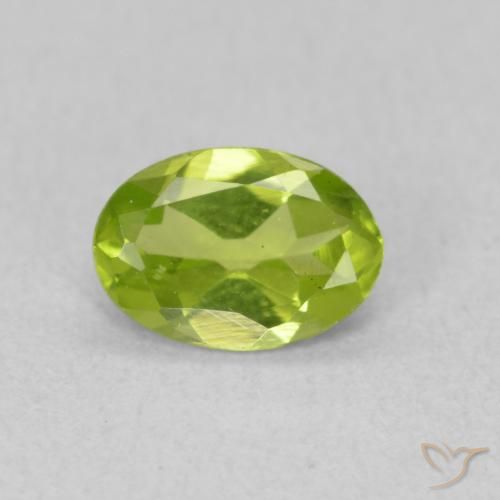 0.74ct 자연스러운 미디엄 그린 감람석, 타원형, VS