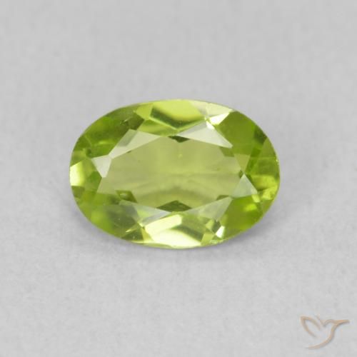 0.74ct 자연스러운 미디엄 그린 감람석, 타원형, VS