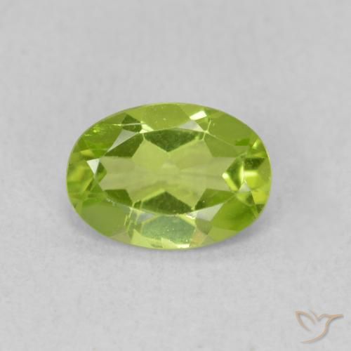 0.74ct 자연스러운 미디엄 그린 감람석, 타원형, VS