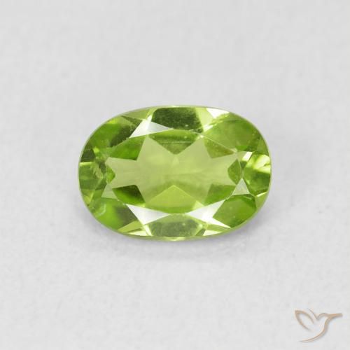 0.87ct 자연스러운 활기찬 녹색 감람석, 타원형, VS