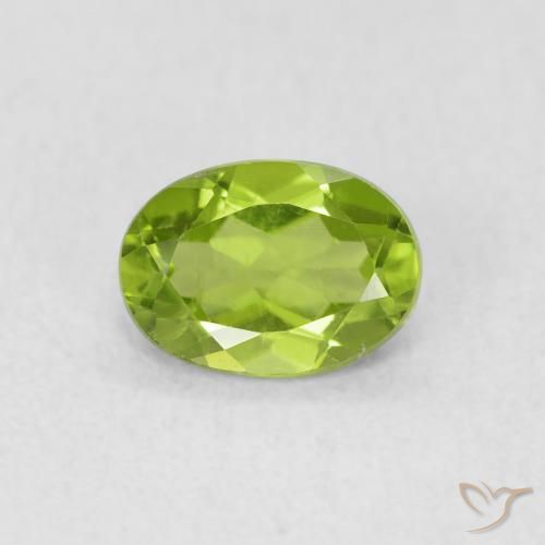 0.92ct 자연스러운 활기찬 녹색 감람석, 타원형, VS