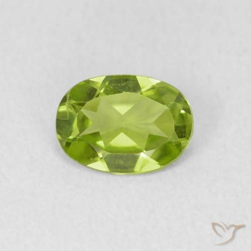 0.74ct 자연스러운 활기찬 녹색 감람석, 타원형, VS