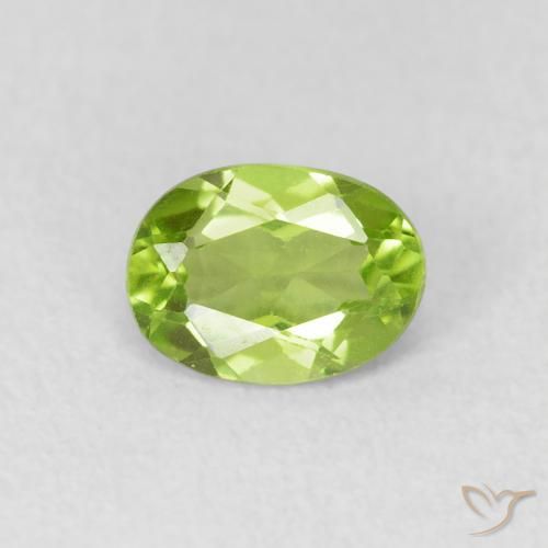 0.92ct 자연스러운 미디엄 그린 감람석, 타원형, VS