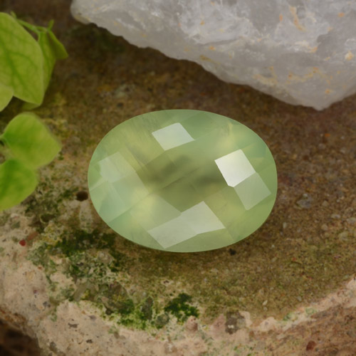 10.07캐럿 천연 Pale Pear Green  프레나이트, 타원형 컷, 15.8×11.9 mm, 투명한