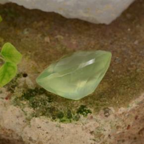 10.07캐럿 천연 Pale Pear Green  프레나이트, 타원형 컷, 15.8×11.9 mm, 투명한