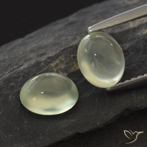 1.99ctw 자연스러운 Olive Green  프레나이트, 타원형, 투명한