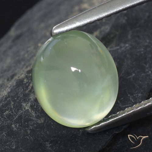 2.68ct 자연스러운 매우 밝은 세이지 그린 프레나이트, 타원형, 투명한