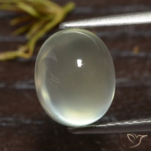 3.56ct 자연스러운 Medium Green  프레나이트, 타원형, 투명한