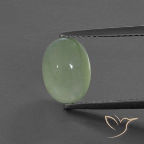 3.89ct 자연스러운 옅은 라임 그린 프레나이트, 타원형, 투명/반투명
