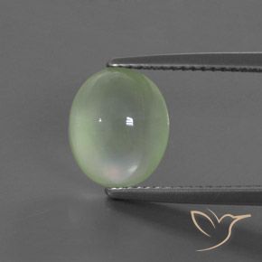 3.42ct 자연스러운 연한 황록색 프레나이트, 타원형, 투명한