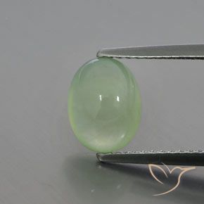 2.33ct 자연스러운 연두색 프레나이트, 타원형, 투명/반투명