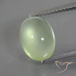 2.68ct 자연스러운 라임 그린 프레나이트, 타원형, 투명한