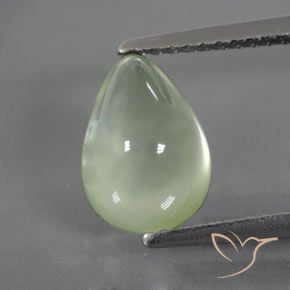 2.95ct 자연스러운 연한 초록색 프레나이트, 배 모양, 투명/반투명
