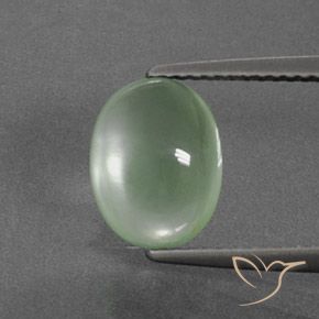 3.36ct 자연스러운 연한 초록색 프레나이트, 타원형, 투명한