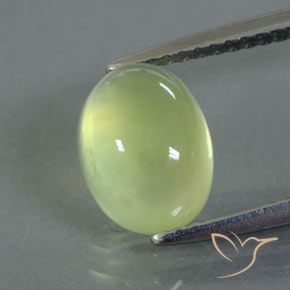 2.74ct 자연스러운 연노랑 프레나이트, 타원형, 투명/반투명