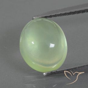 2.91ct 자연스러운 연두색 프레나이트, 타원형, 투명/반투명
