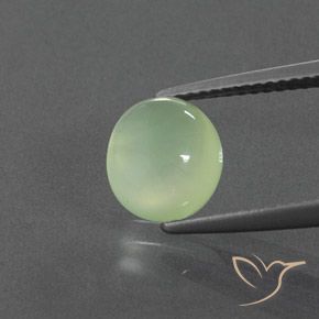2.50ct 자연스러운 연두색 프레나이트, 타원형, 투명/반투명